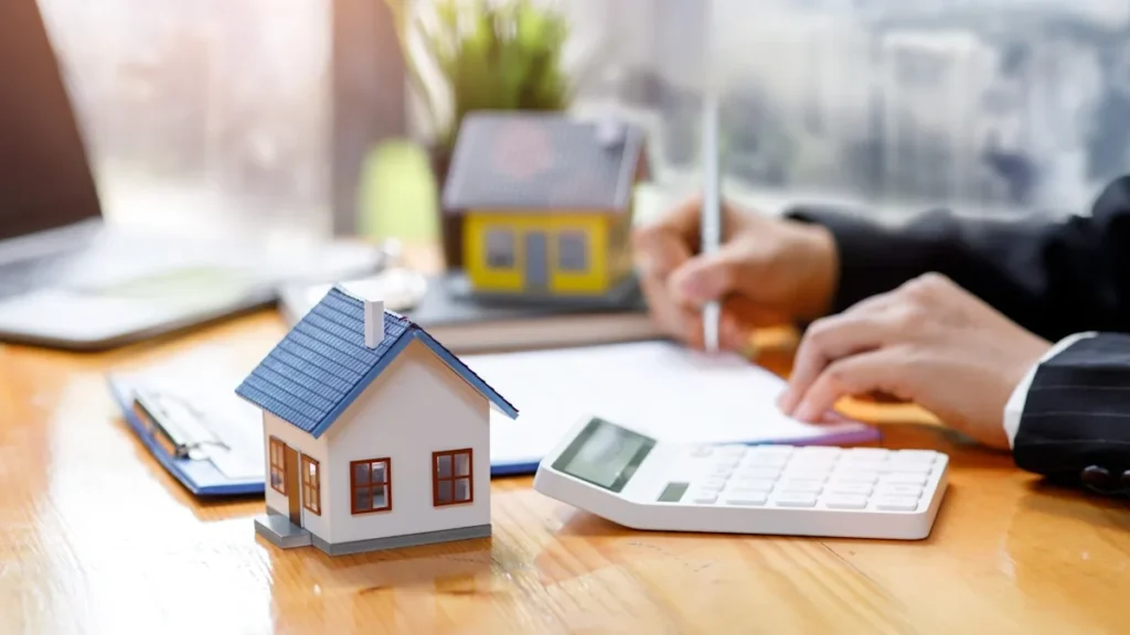 When & Why You Should Refinance Your Home in Virginia — Expert Tips That Save You Money 3 mortgage expert advising on home refinance Virginia